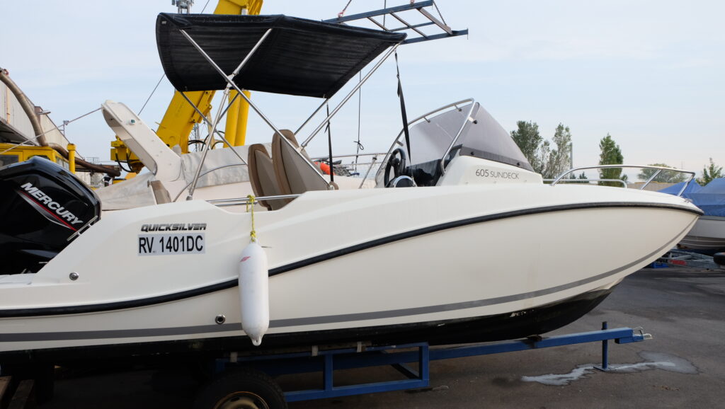 QUICKSILVER 605 SUNDECK + MERCURY 115CT