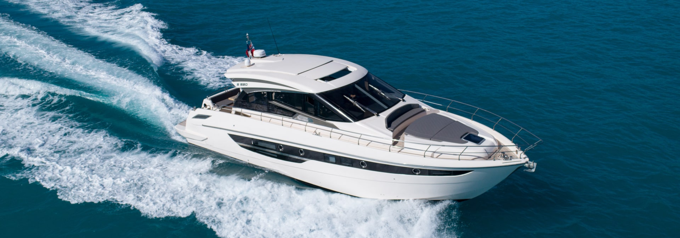 cayman yachts copertina