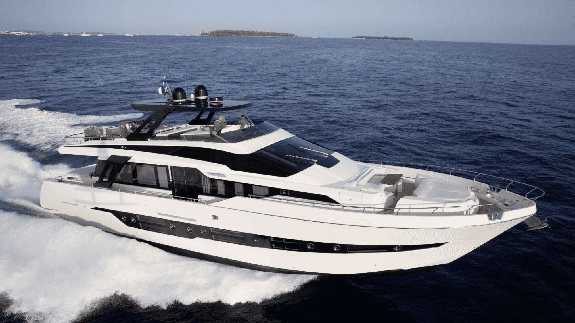 f920 - Cayman Yachts